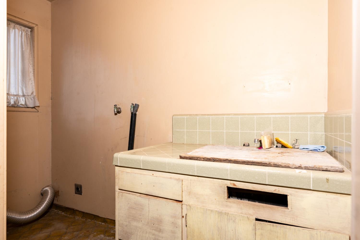 841 Pennsylvania Ave, Los Banos, CA 93635