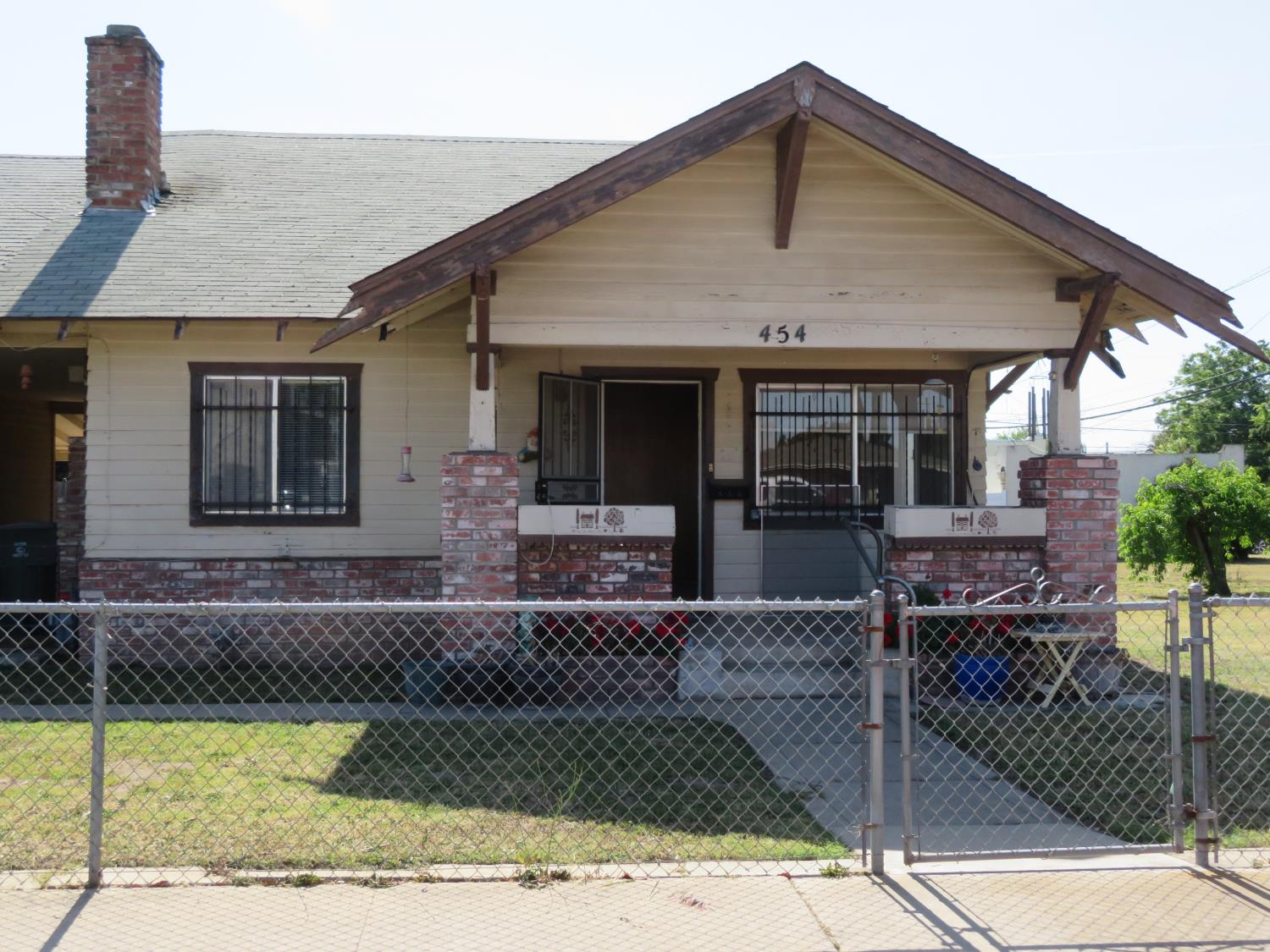 454 N 3rd Ave, Oakdale, CA 95361