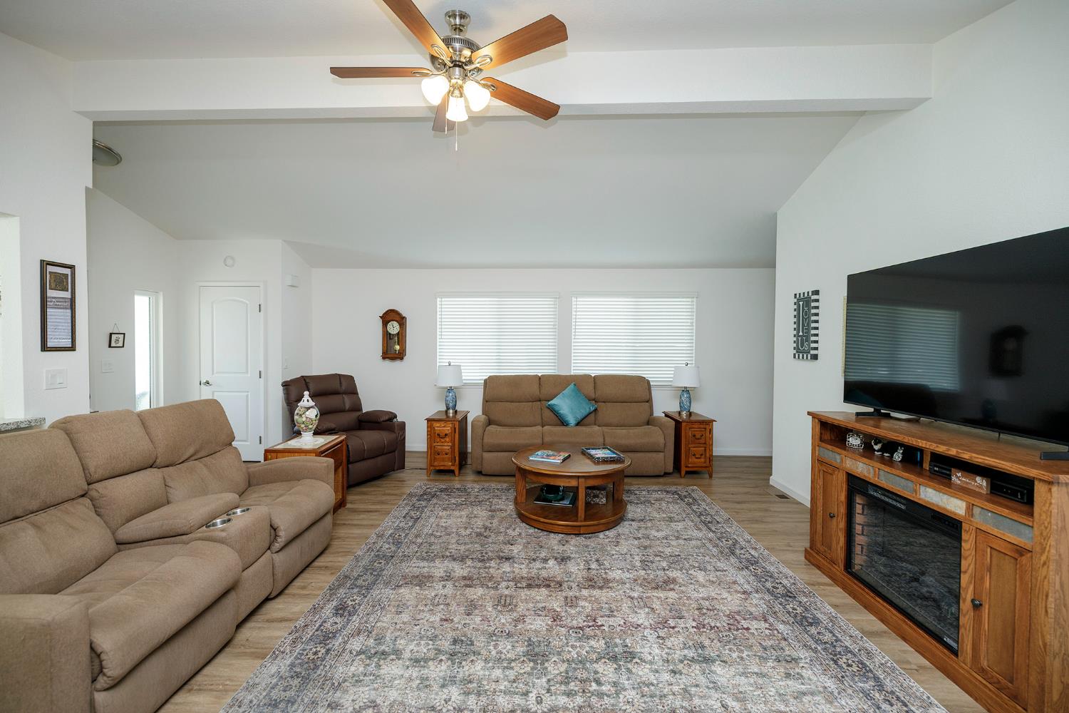 1500 Held Dr #93, Modesto, CA 95355