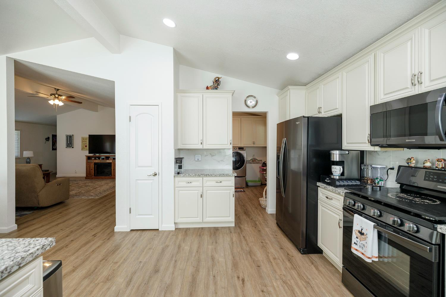 1500 Held Dr #93, Modesto, CA 95355