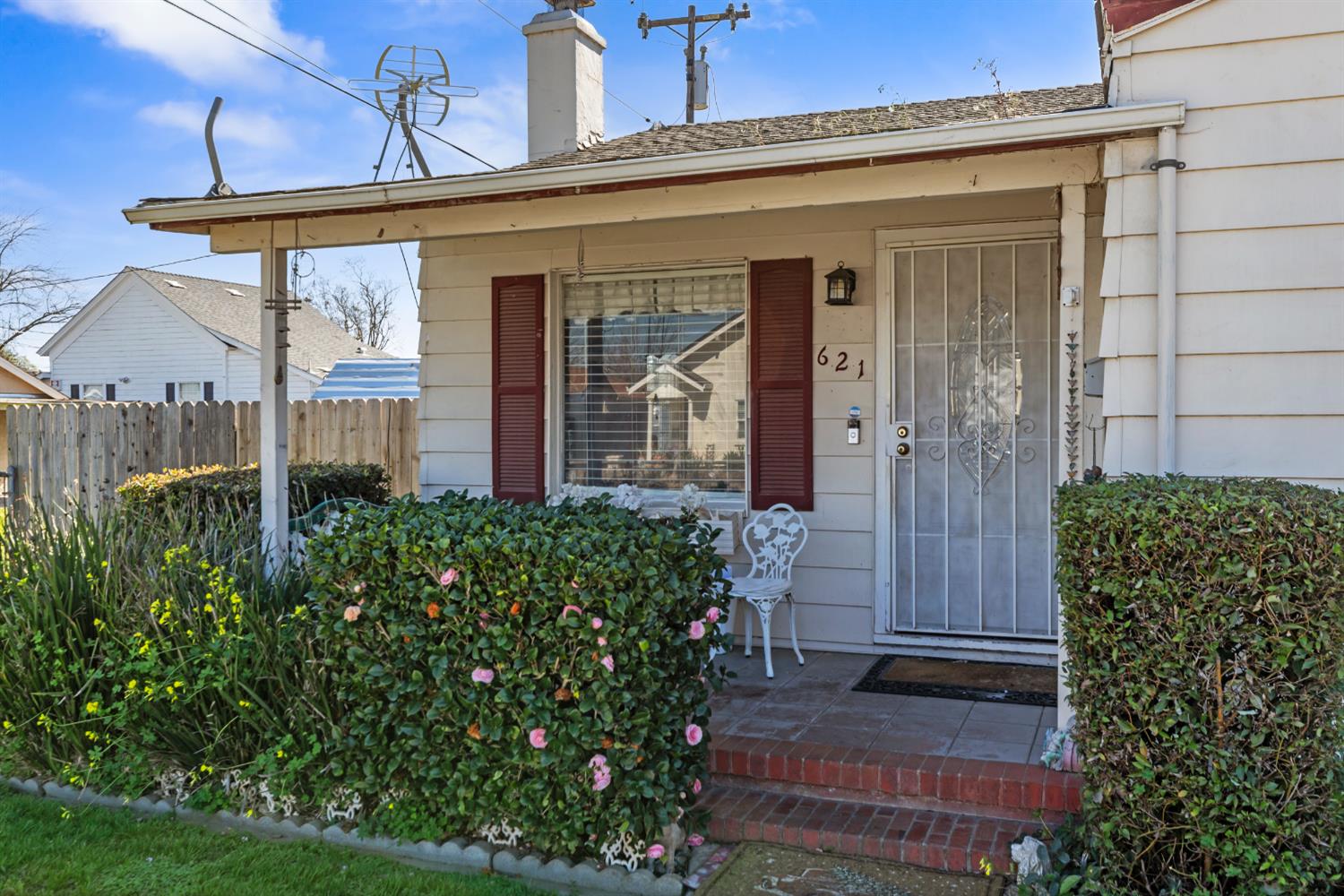 621 Poplar St, Oakdale, CA 95361