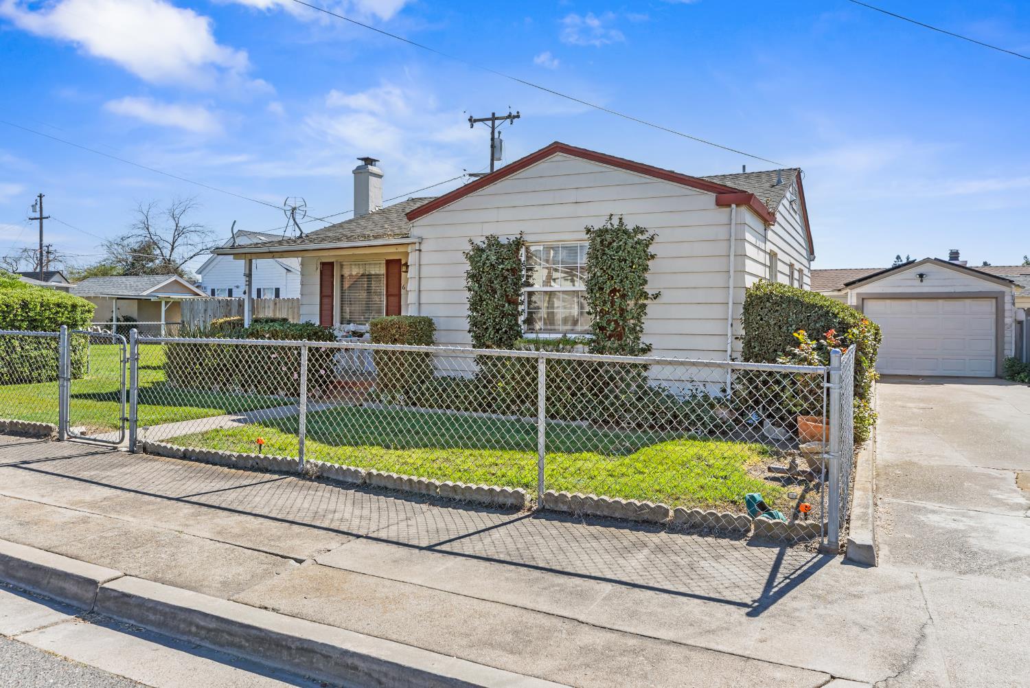 621 Poplar St, Oakdale, CA 95361