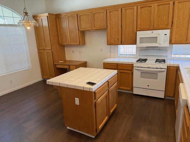 1877 Riverside Way, Los Banos, CA 93635