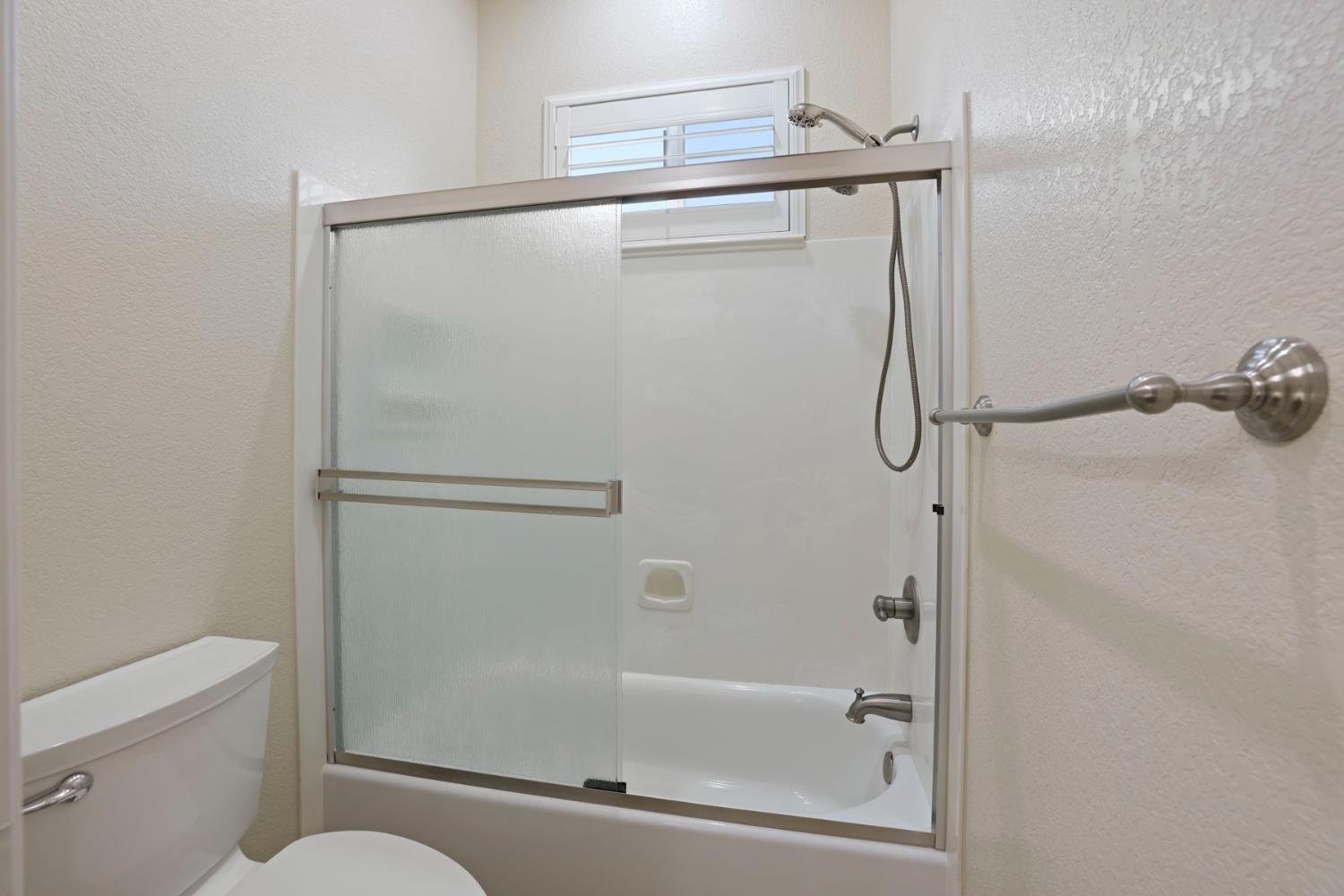 1007 Hickory Hollow St, Manteca, CA 95336