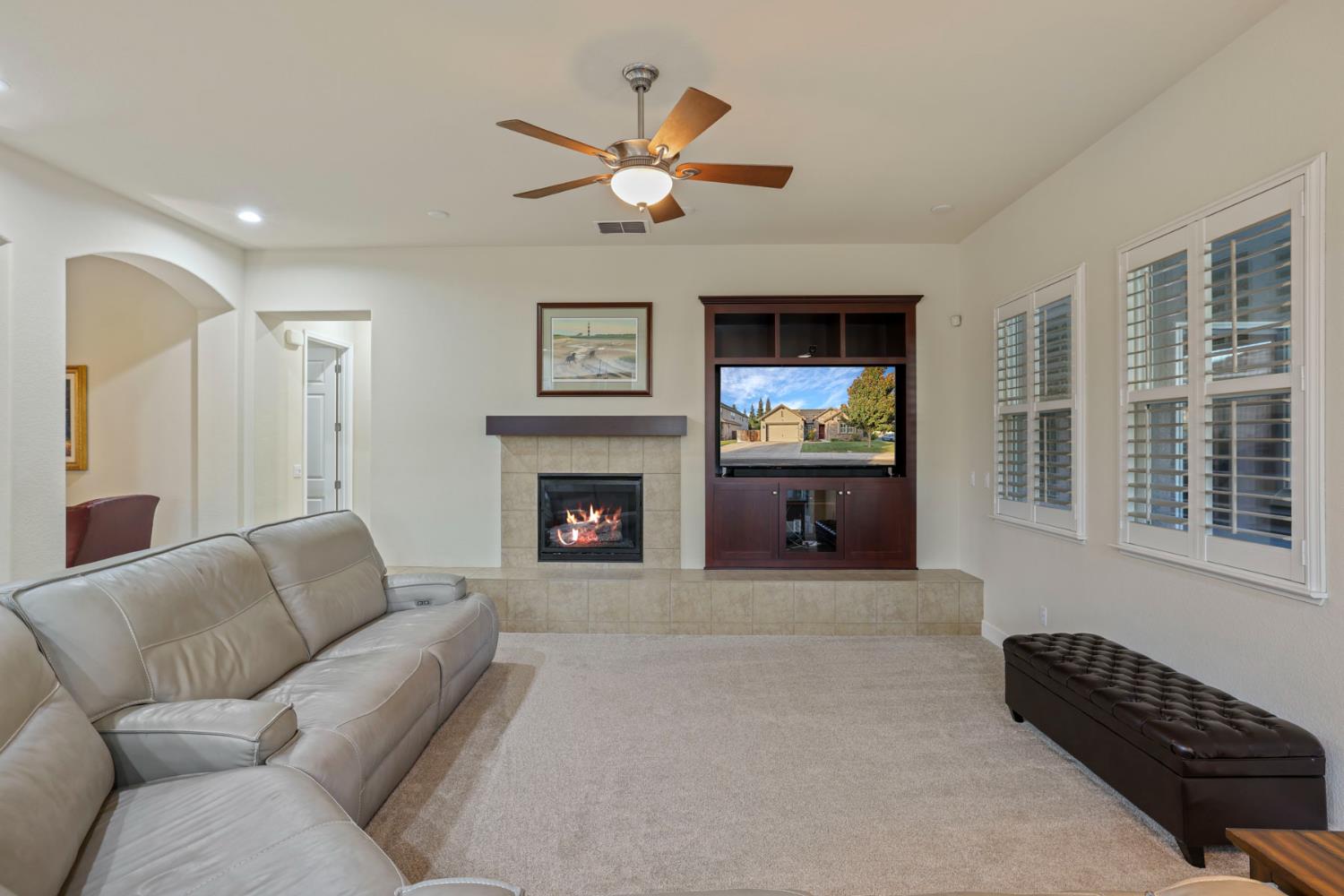 1007 Hickory Hollow St, Manteca, CA 95336