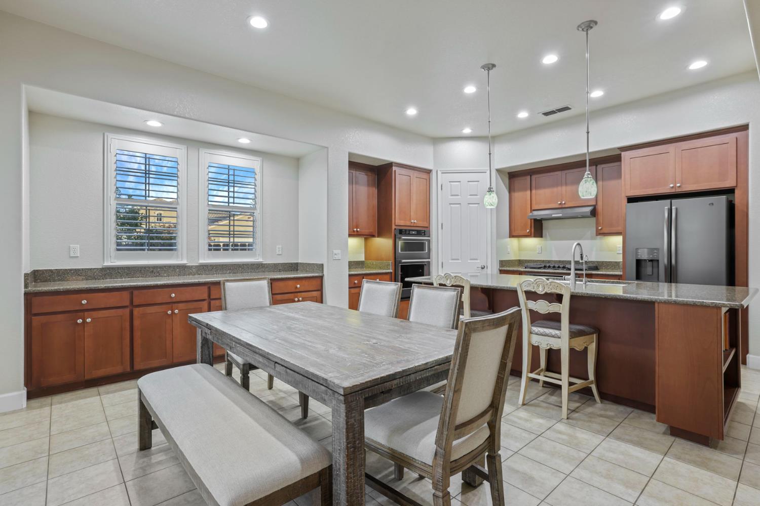 1007 Hickory Hollow St, Manteca, CA 95336