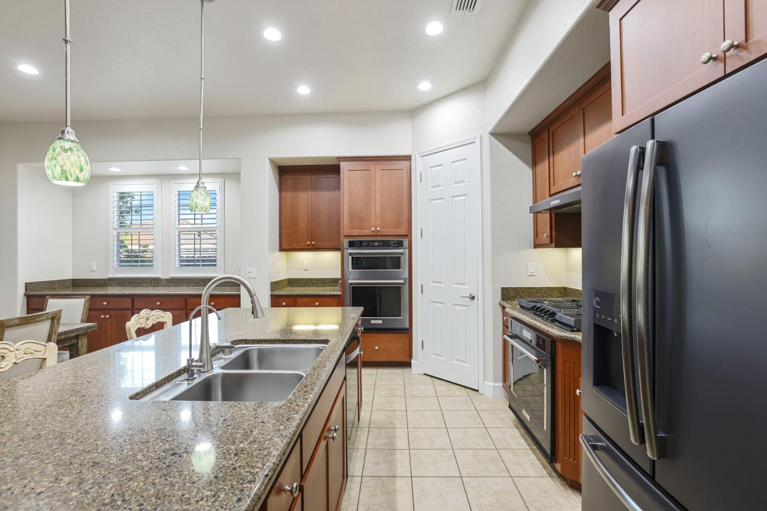1007 Hickory Hollow St, Manteca, CA 95336