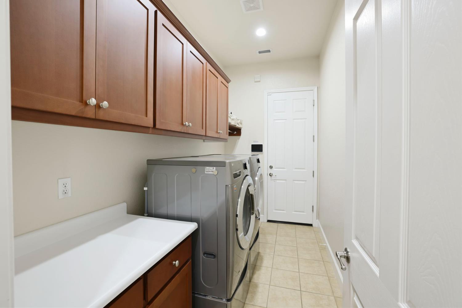 1007 Hickory Hollow St, Manteca, CA 95336