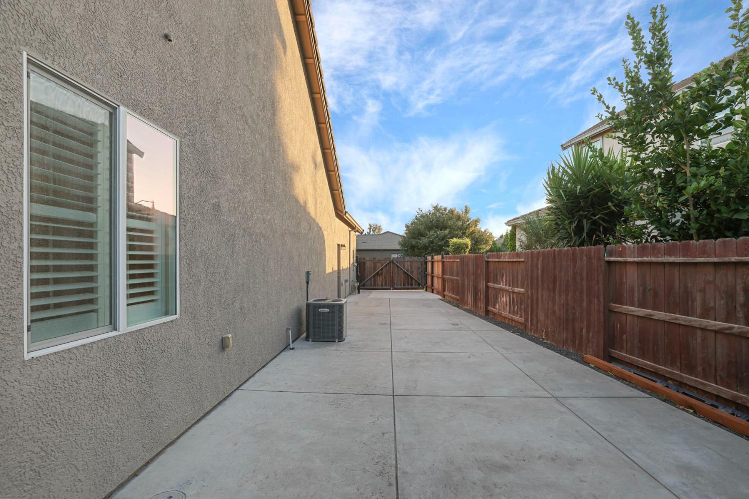 1007 Hickory Hollow St, Manteca, CA 95336