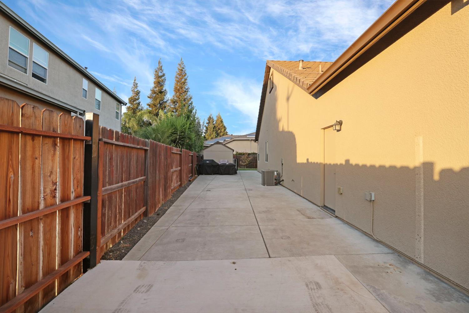 1007 Hickory Hollow St, Manteca, CA 95336