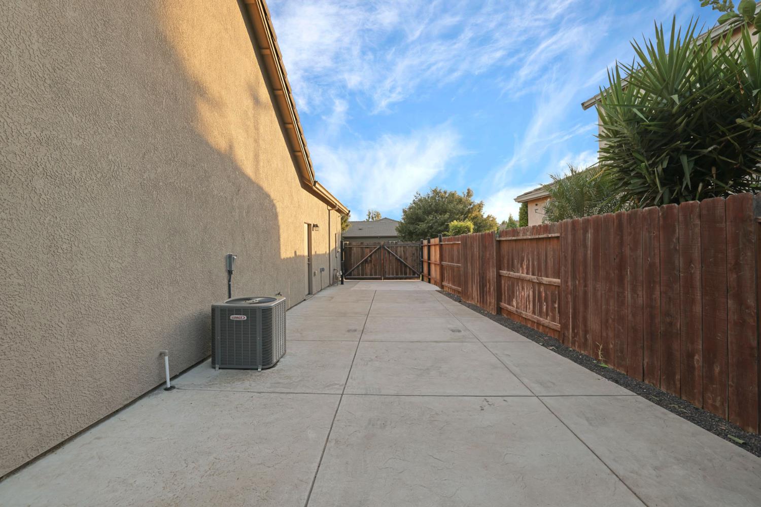 1007 Hickory Hollow St, Manteca, CA 95336