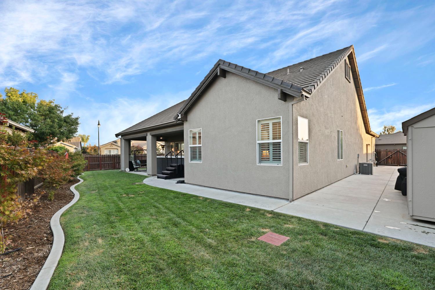 1007 Hickory Hollow St, Manteca, CA 95336