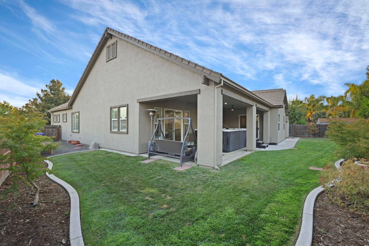 1007 Hickory Hollow St, Manteca, CA 95336