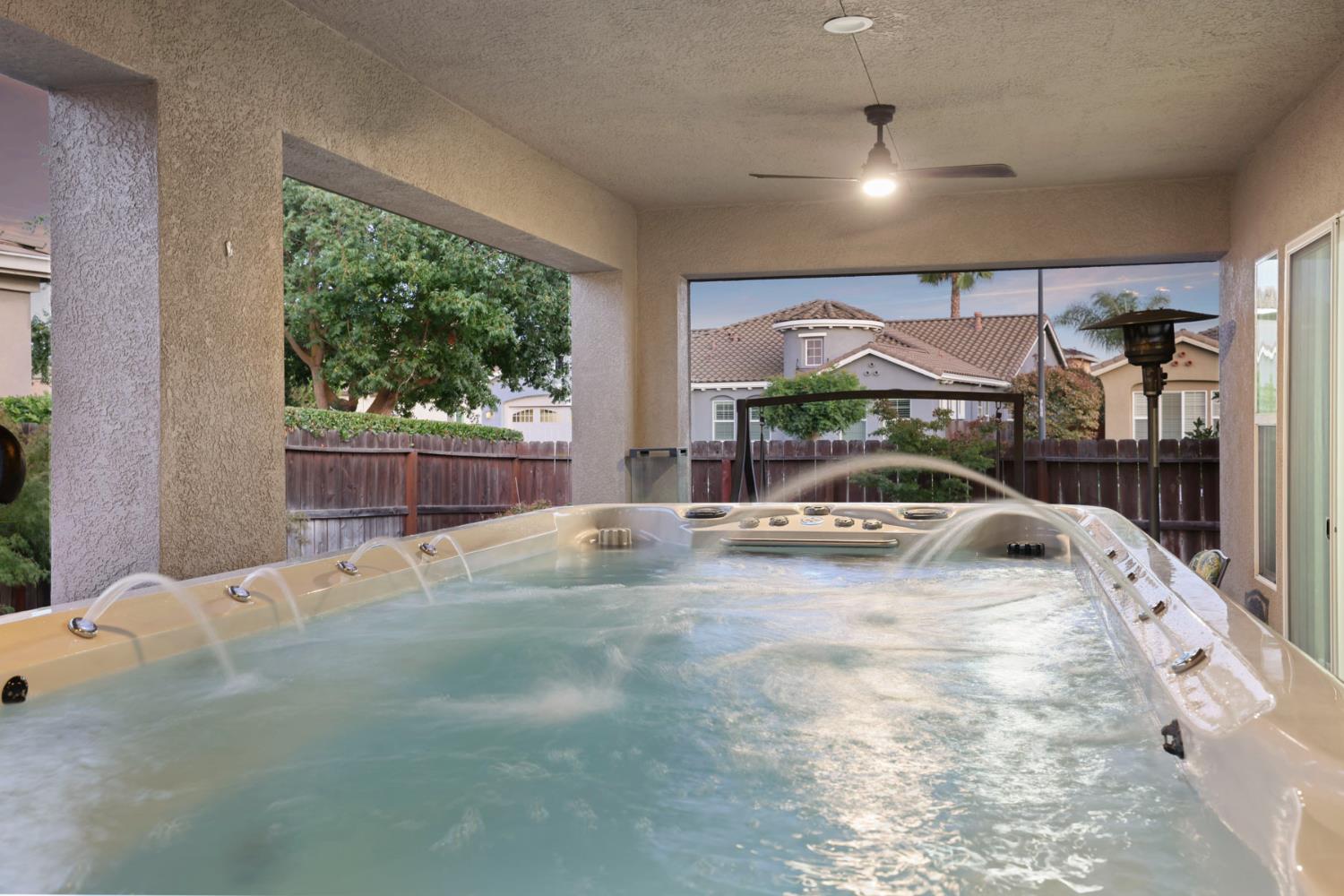 1007 Hickory Hollow St, Manteca, CA 95336