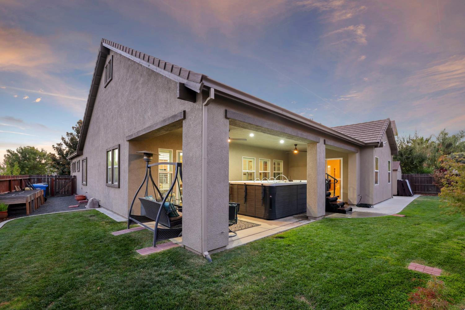 1007 Hickory Hollow St, Manteca, CA 95336