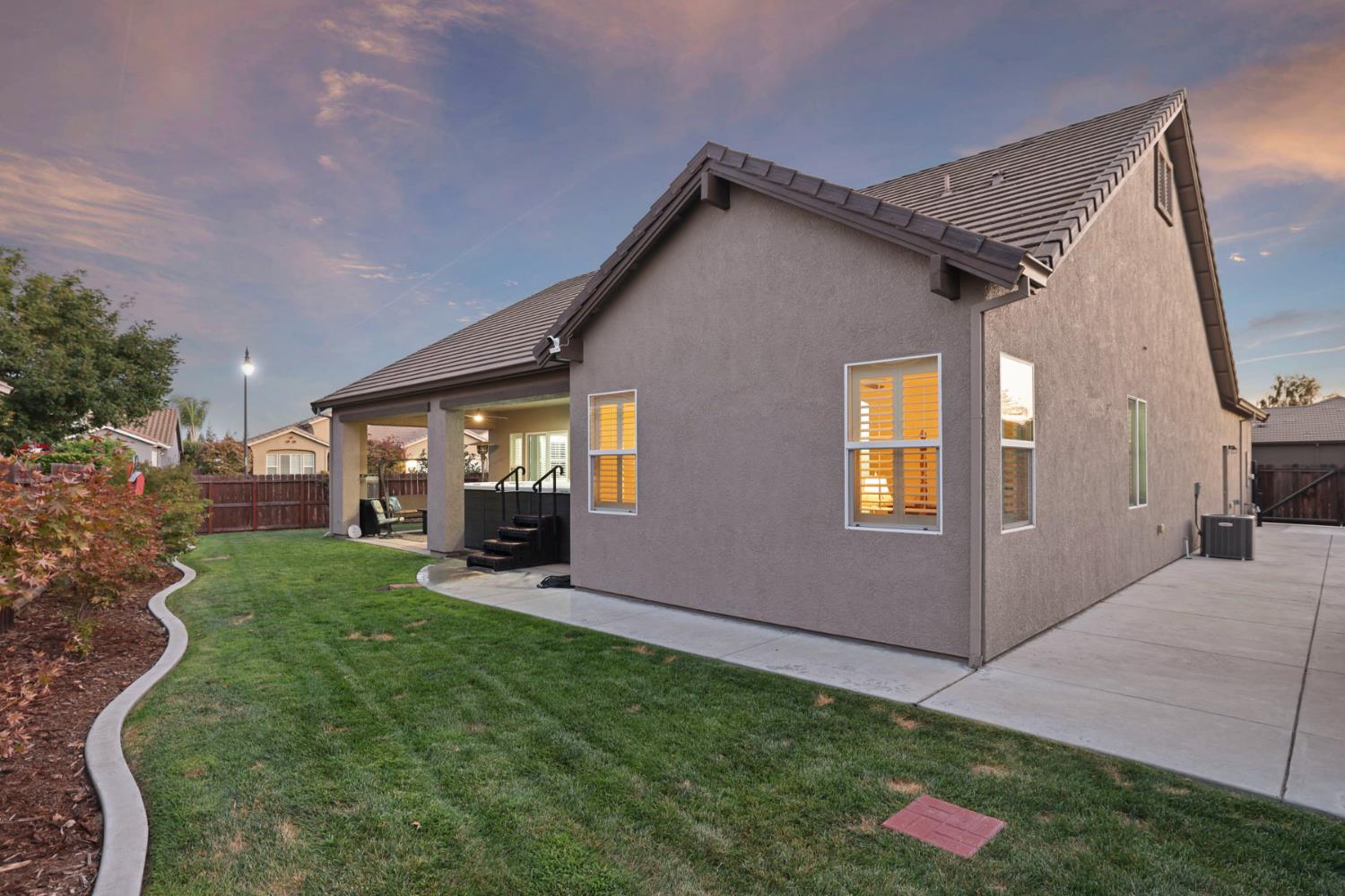 1007 Hickory Hollow St, Manteca, CA 95336