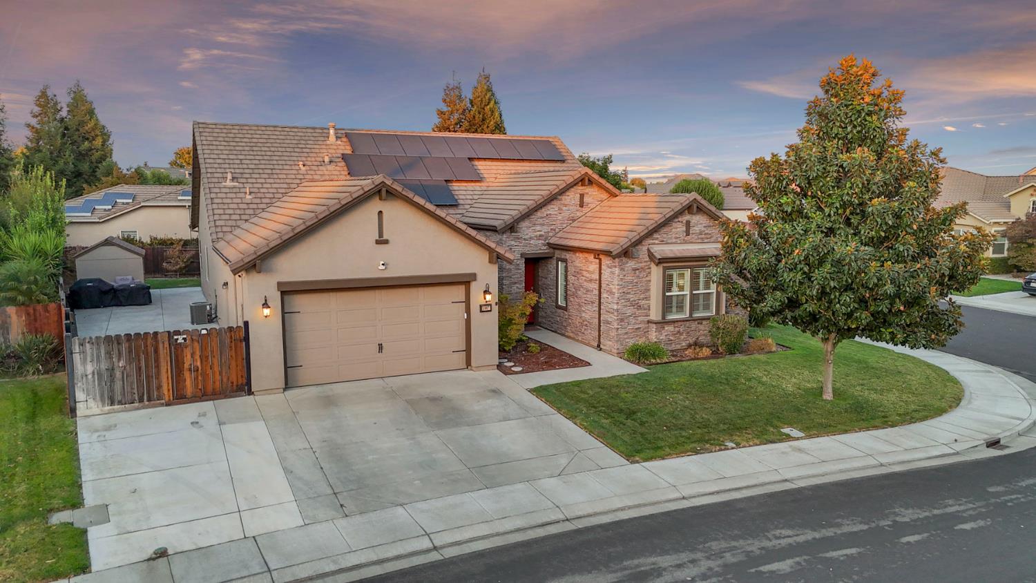 1007 Hickory Hollow St, Manteca, CA 95336