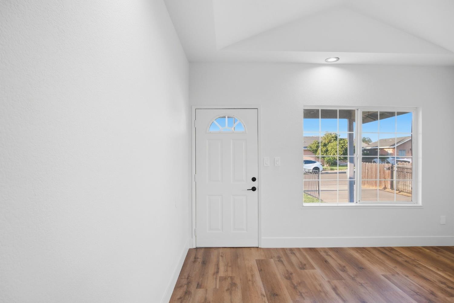 1300 N E St, Livingston, CA 95334