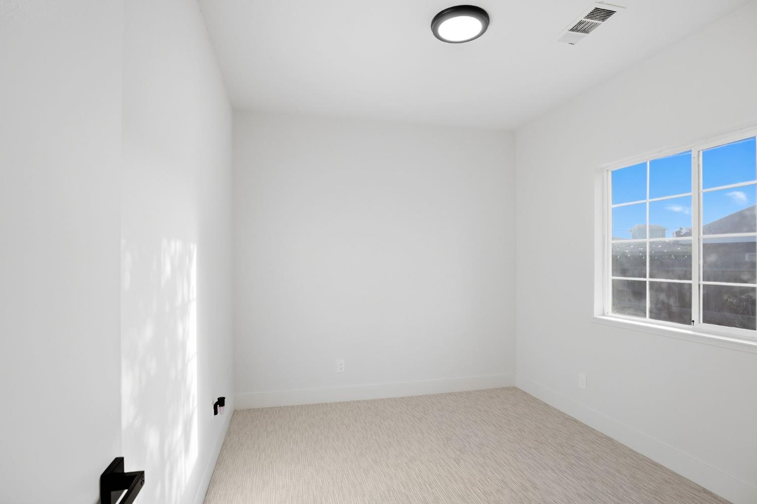 1300 N E St, Livingston, CA 95334
