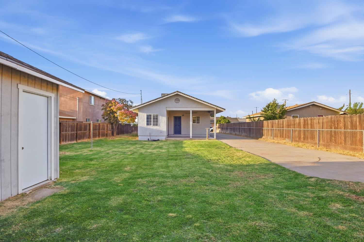 1300 N E St, Livingston, CA 95334