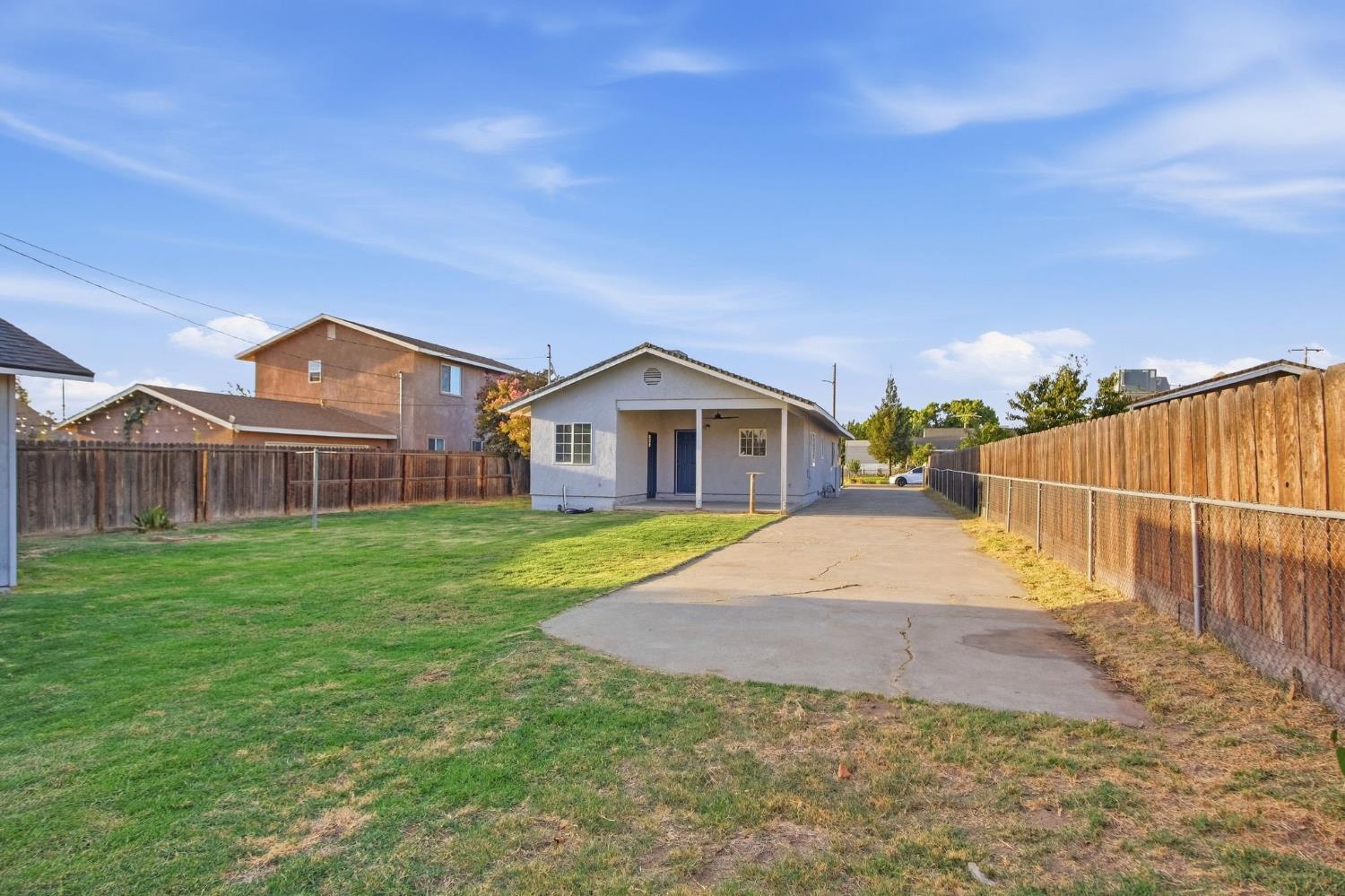 1300 N E St, Livingston, CA 95334