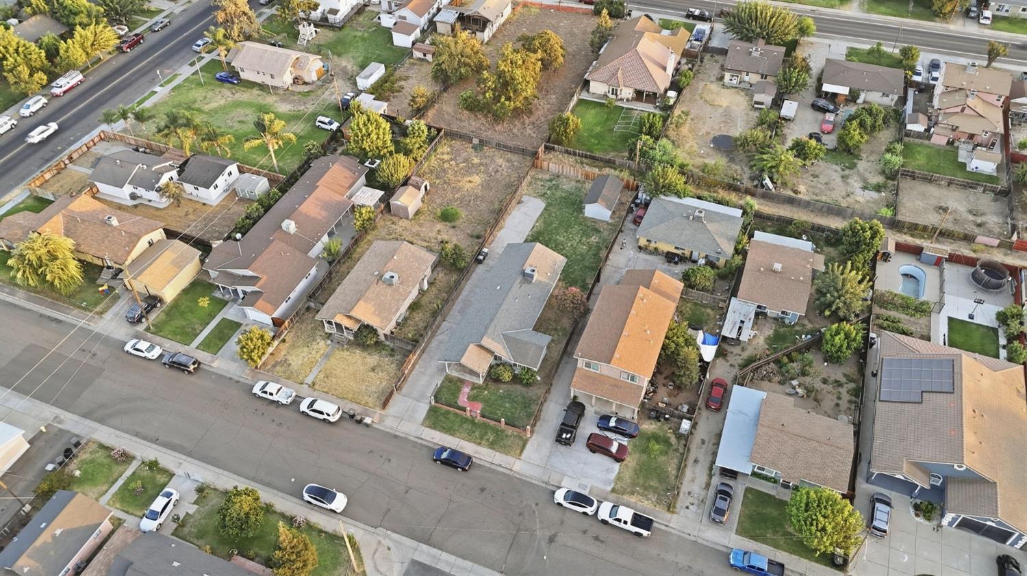 1300 N E St, Livingston, CA 95334