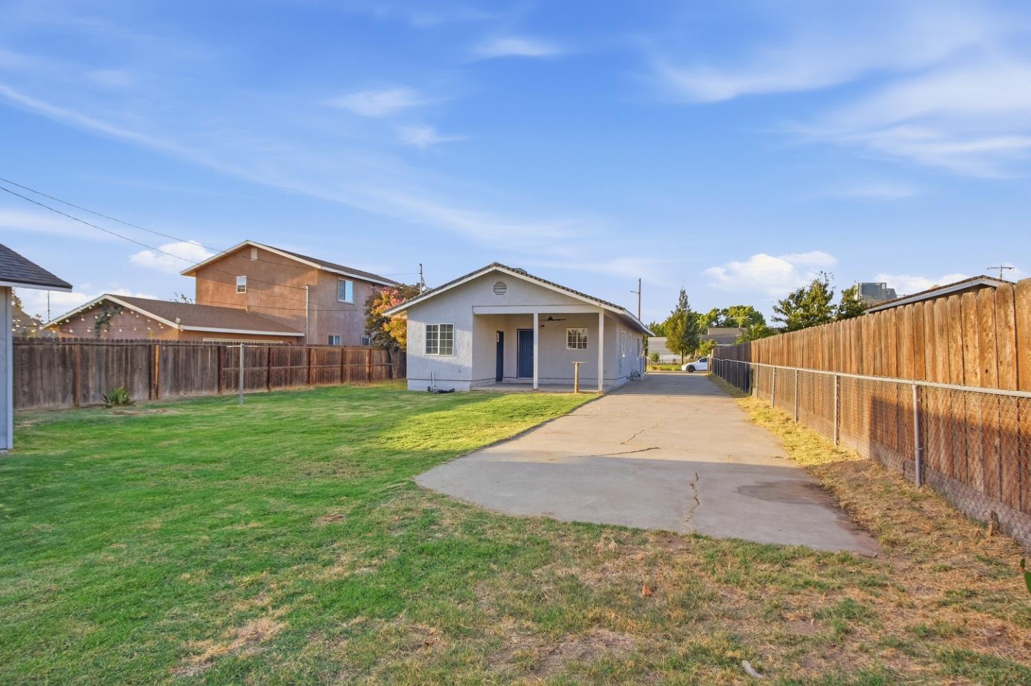 1300 N E St, Livingston, CA 95334