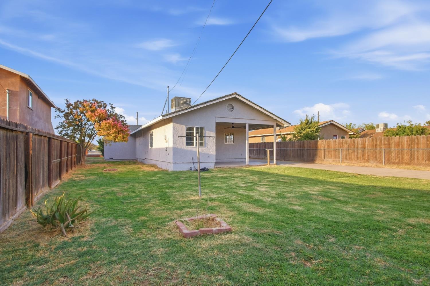 1300 N E St, Livingston, CA 95334