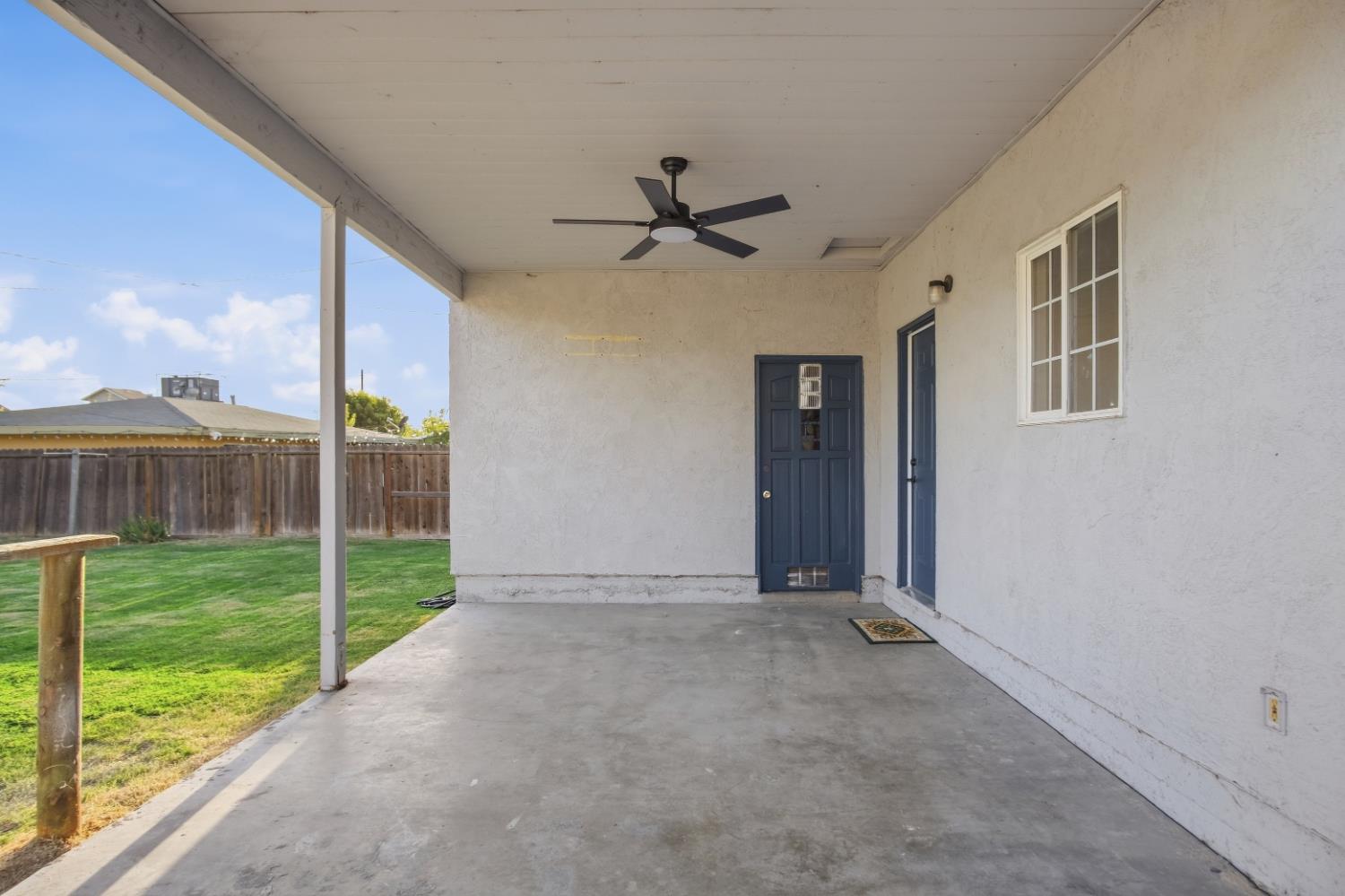 1300 N E St, Livingston, CA 95334
