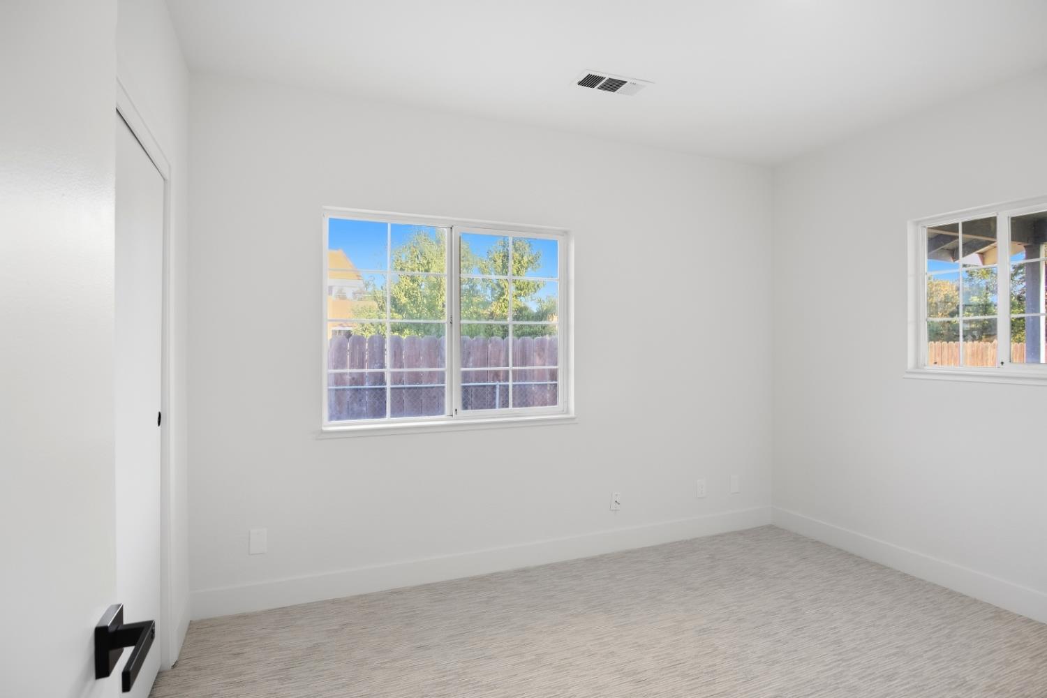 1300 N E St, Livingston, CA 95334