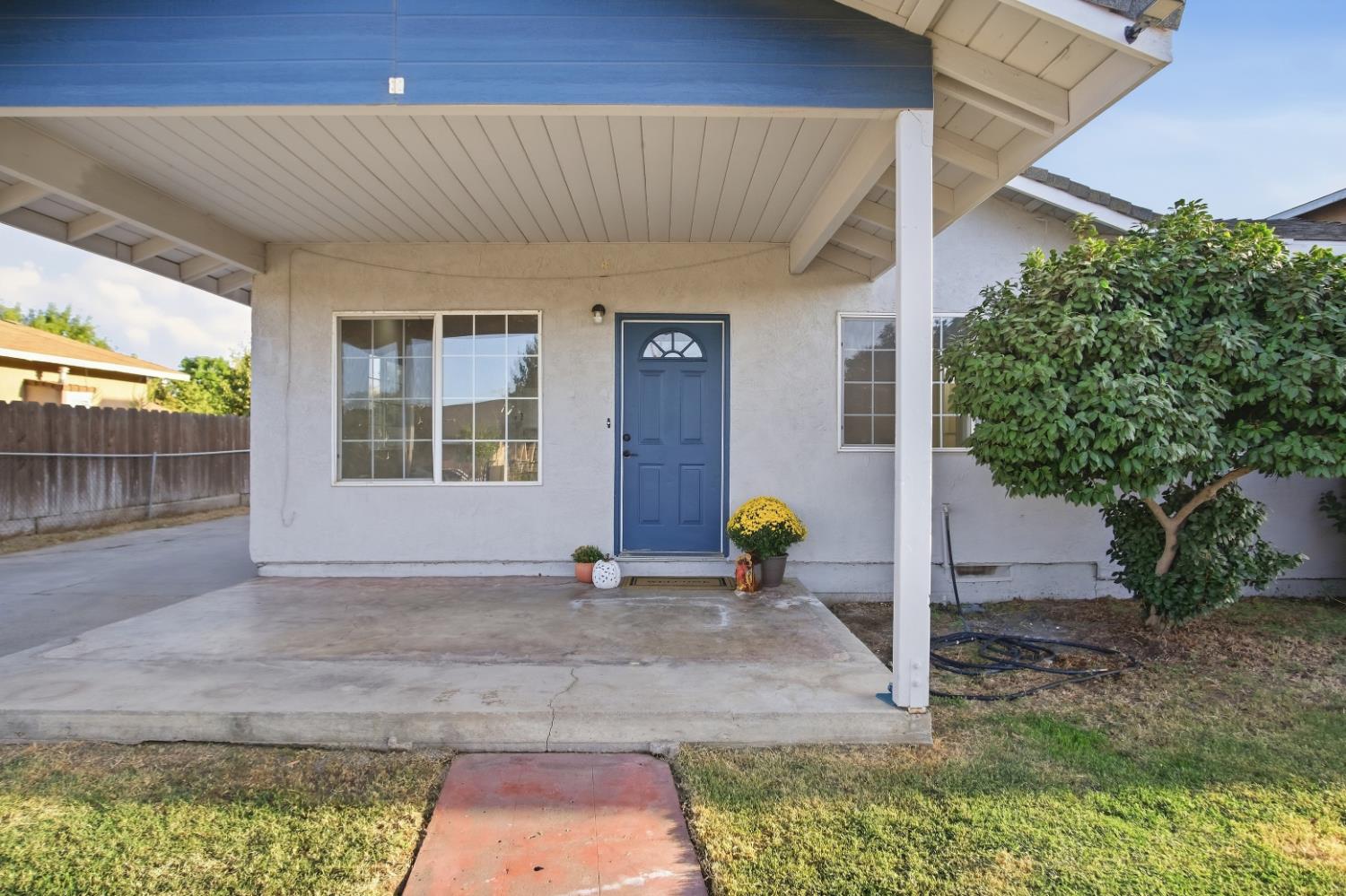 1300 N E St, Livingston, CA 95334