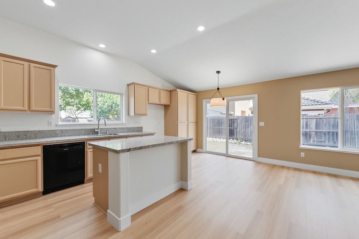 5456 Homewood Way, Riverbank, CA 95367