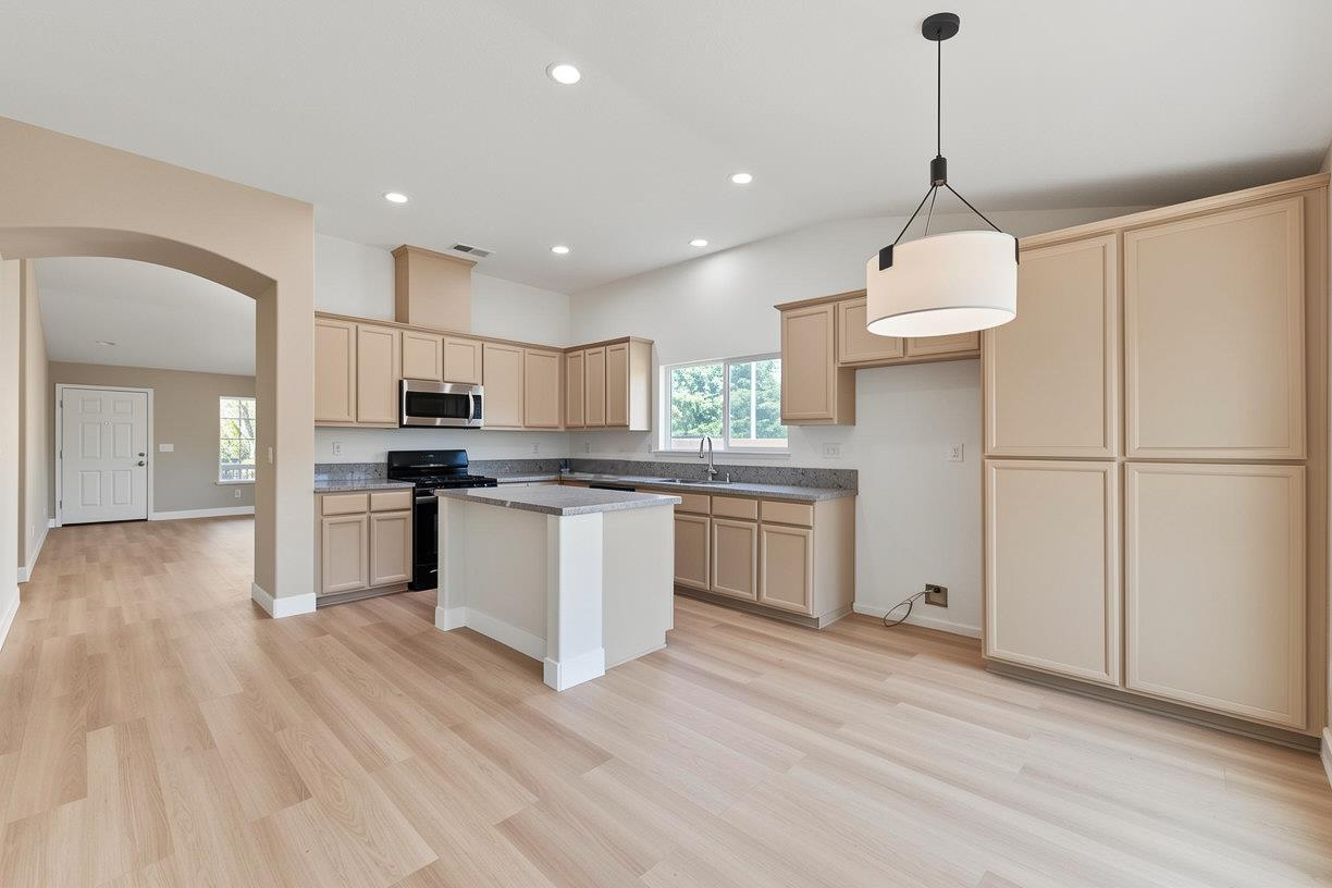 5456 Homewood Way, Riverbank, CA 95367