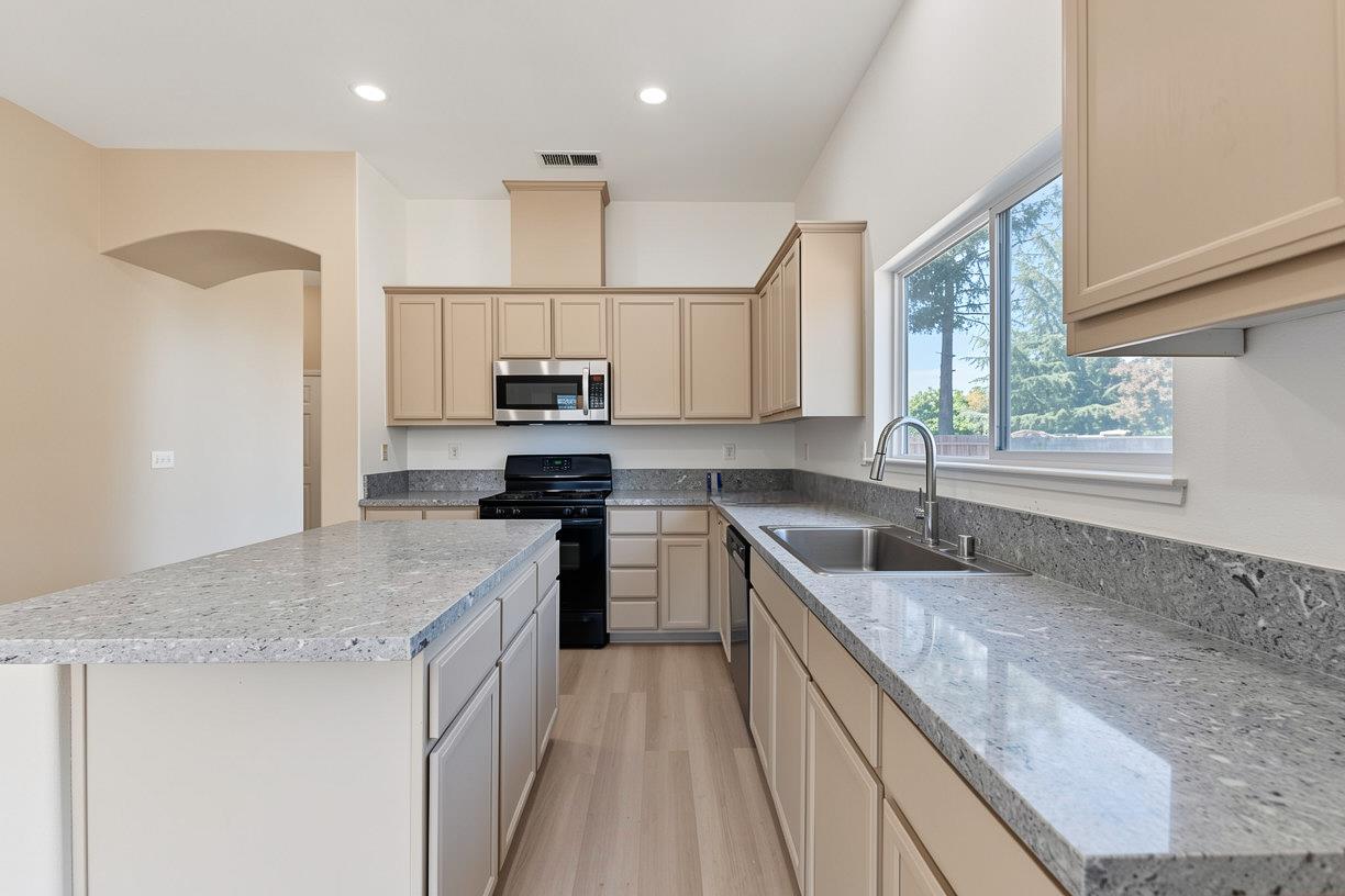 5456 Homewood Way, Riverbank, CA 95367