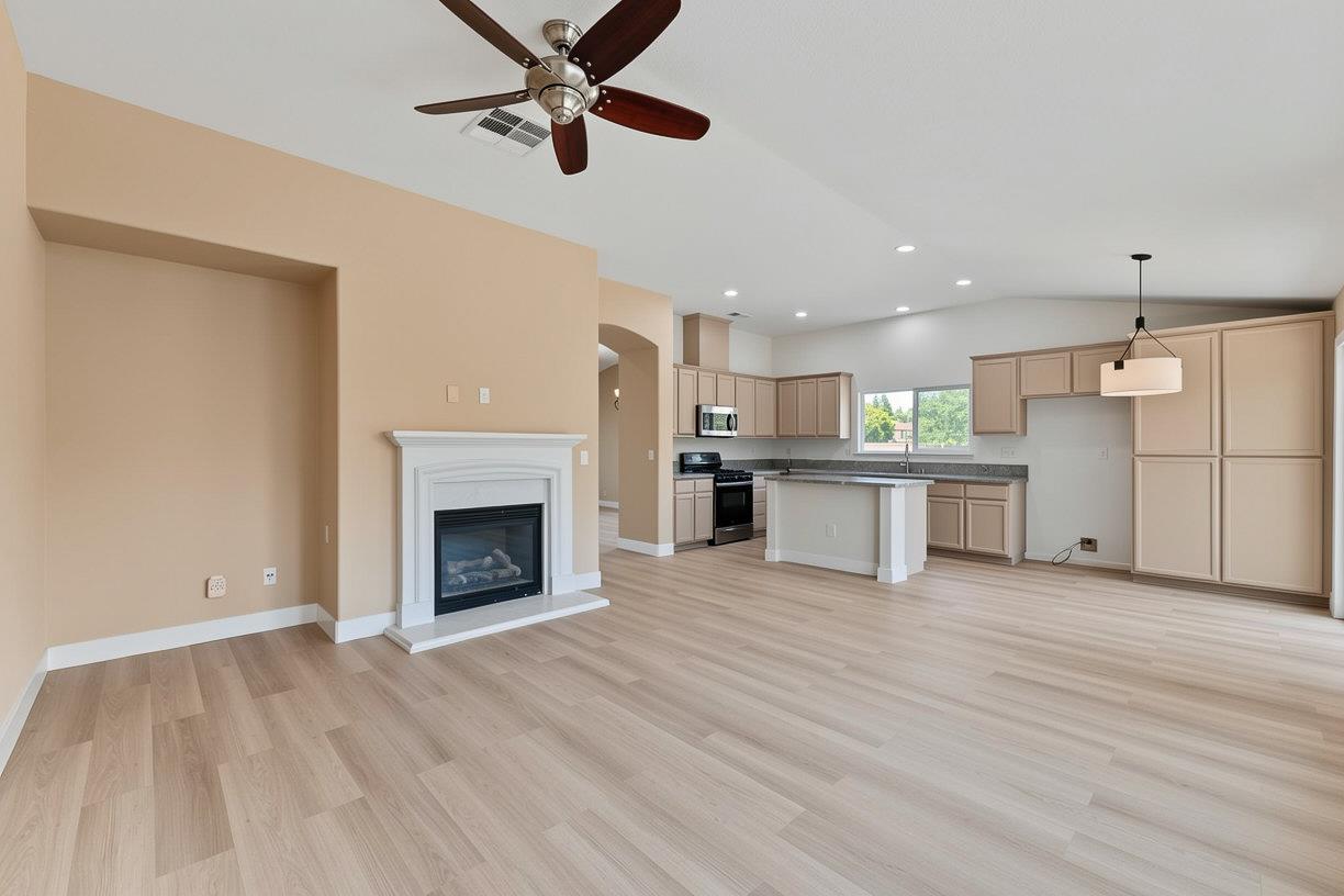 5456 Homewood Way, Riverbank, CA 95367