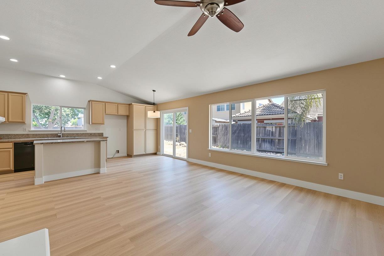 5456 Homewood Way, Riverbank, CA 95367