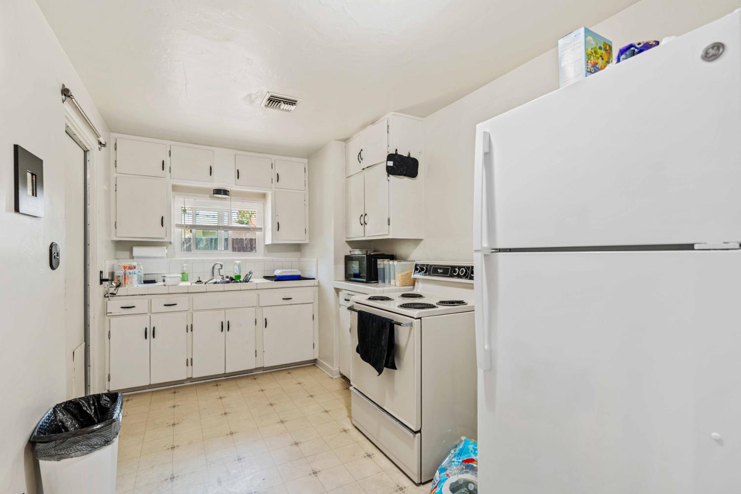1121 El Vecino Ct, Modesto, CA 95350