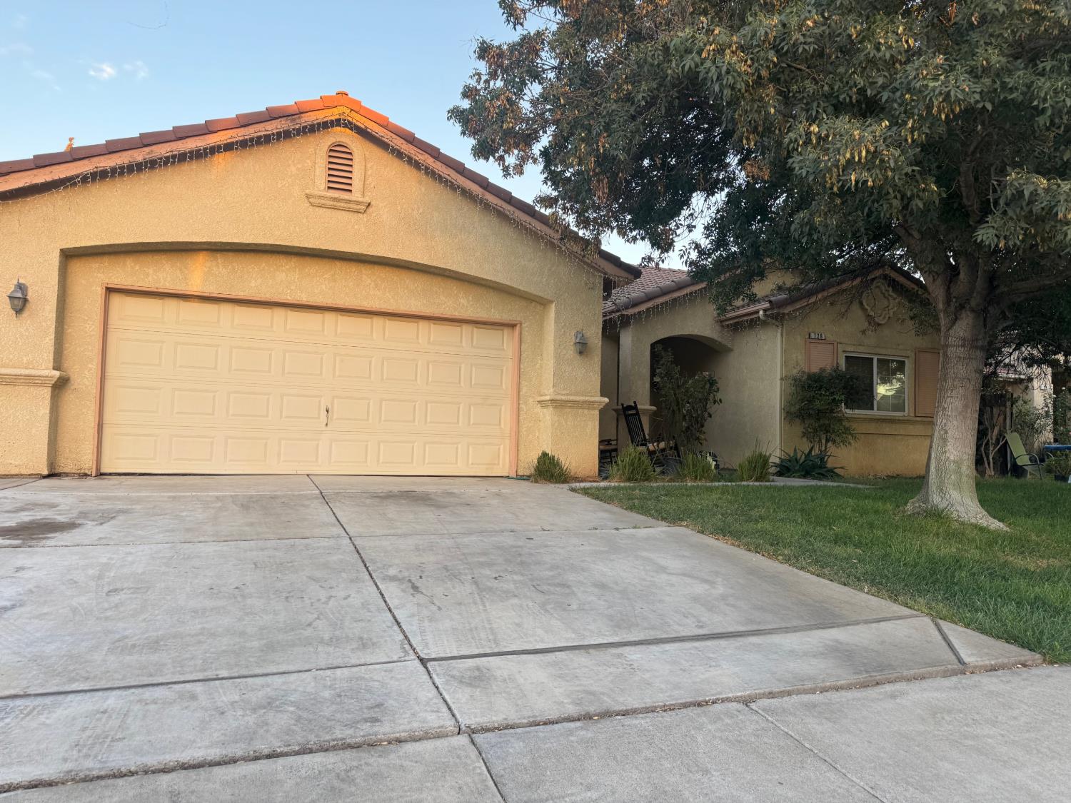 728 Chenin Blanc Ct, Los Banos, CA 93635