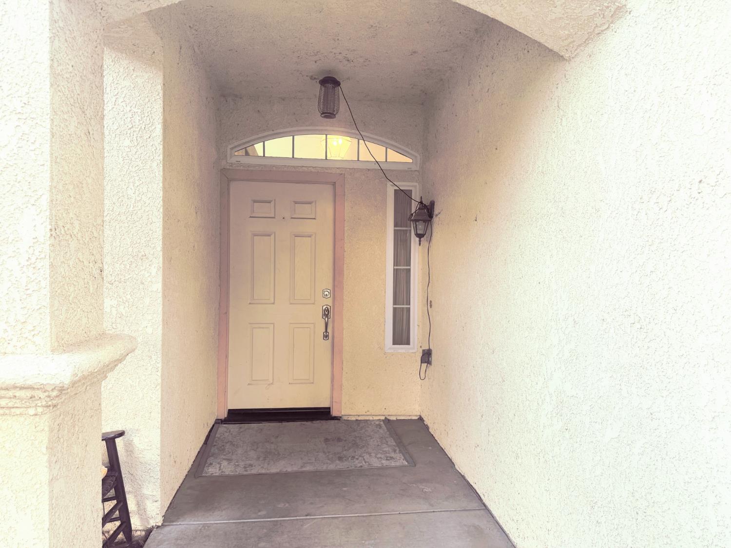 728 Chenin Blanc Ct, Los Banos, CA 93635