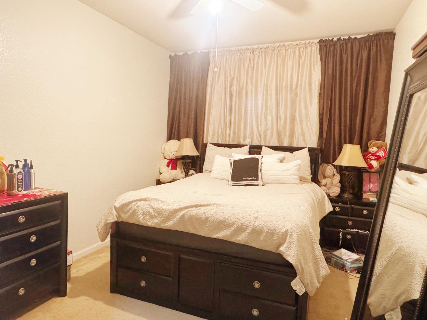 728 Chenin Blanc Ct, Los Banos, CA 93635