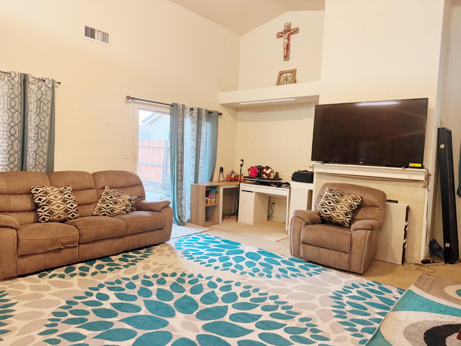 728 Chenin Blanc Ct, Los Banos, CA 93635