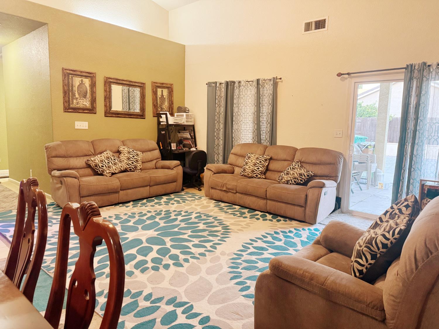 728 Chenin Blanc Ct, Los Banos, CA 93635