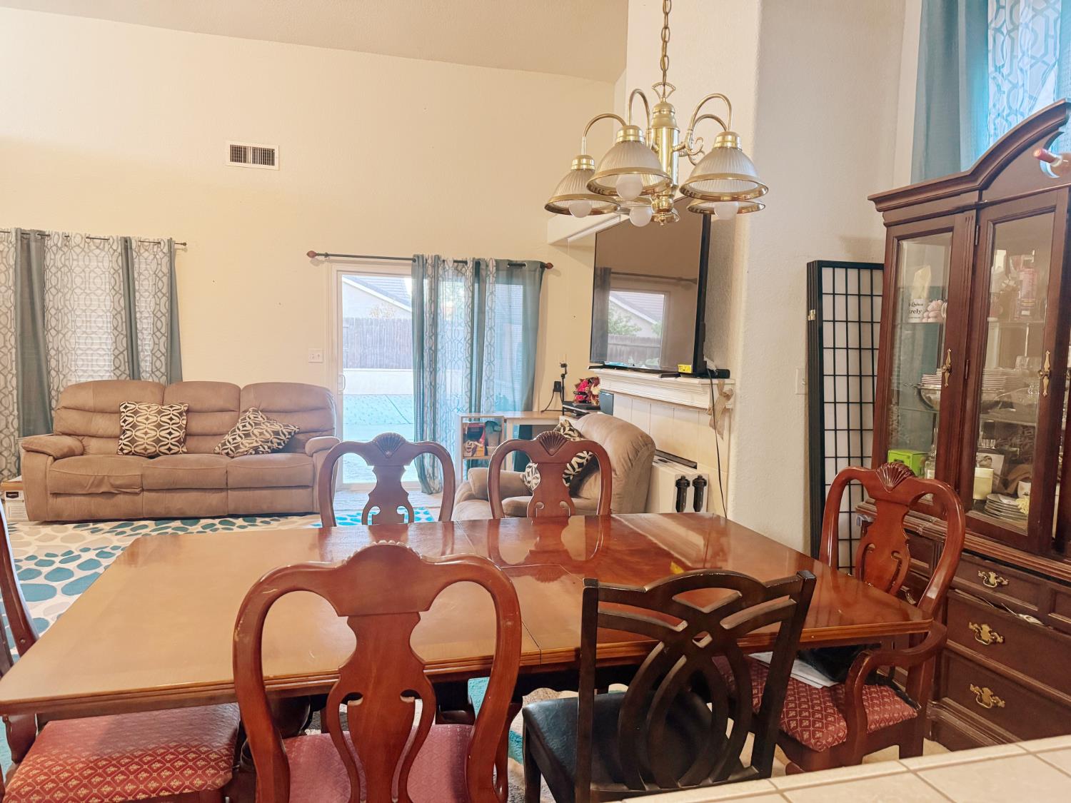 728 Chenin Blanc Ct, Los Banos, CA 93635