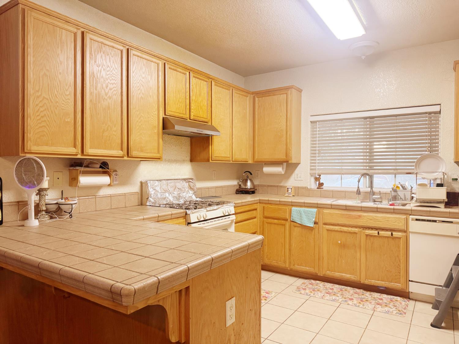 728 Chenin Blanc Ct, Los Banos, CA 93635