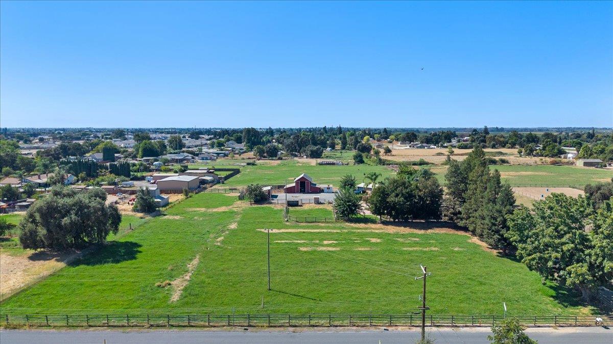 6837 Eleanor Rd, Oakdale, CA 95361