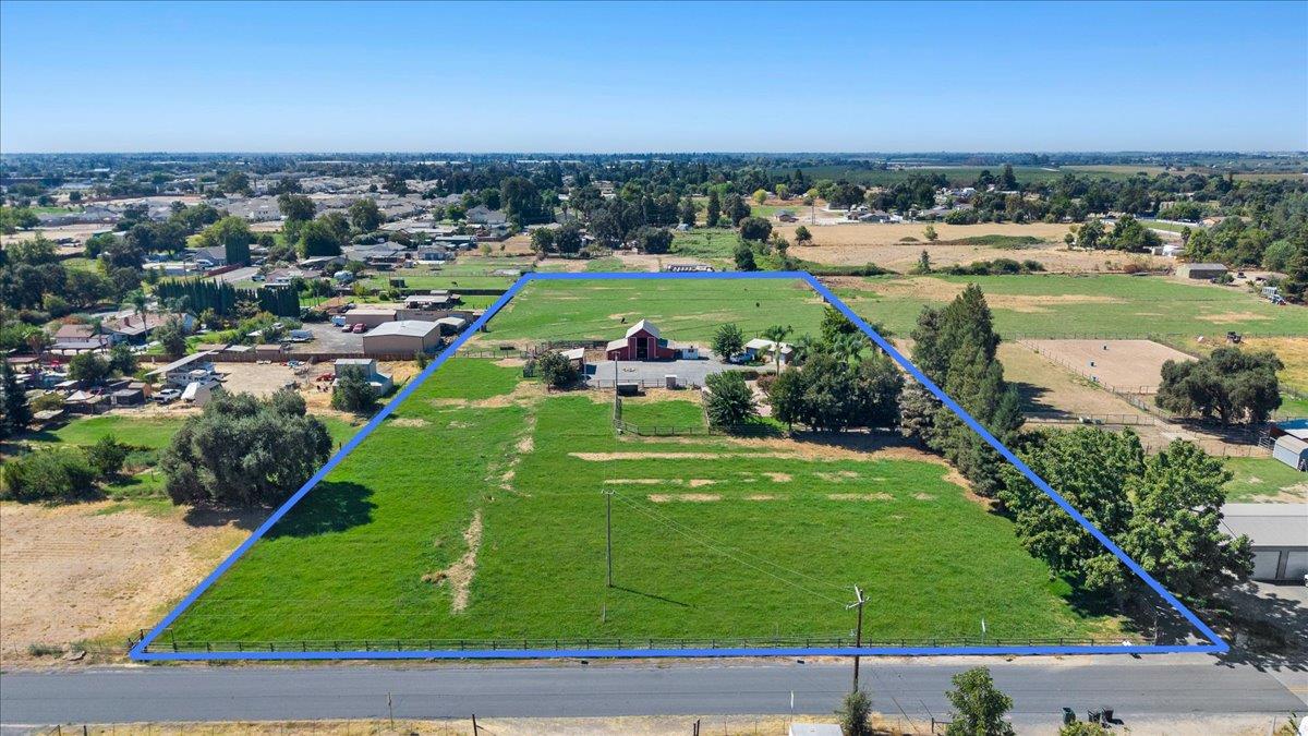 6837 Eleanor Rd, Oakdale, CA 95361