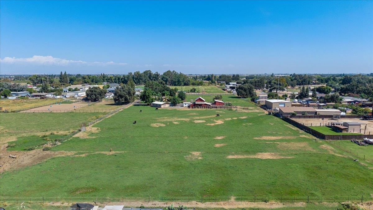 6837 Eleanor Rd, Oakdale, CA 95361