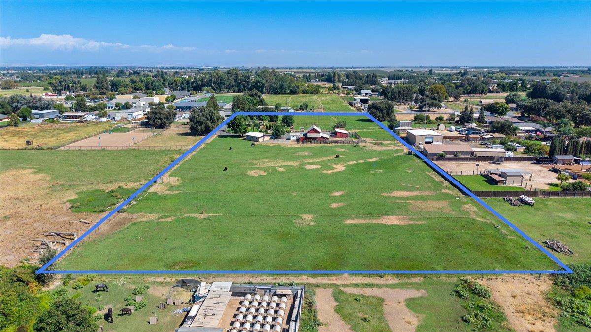 6837 Eleanor Rd, Oakdale, CA 95361