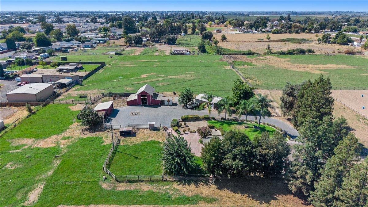6837 Eleanor Rd, Oakdale, CA 95361