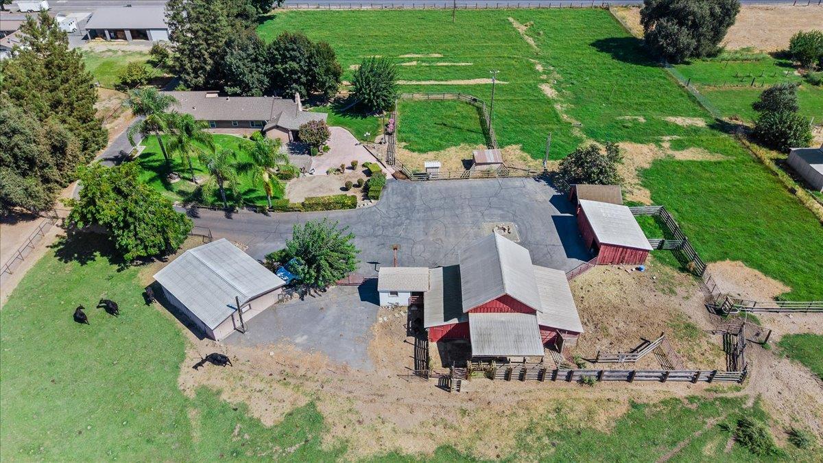 6837 Eleanor Rd, Oakdale, CA 95361